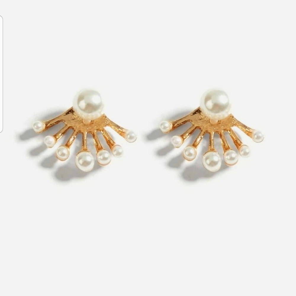 *Melinda* Faux Pearl earrings - Picture 5 of 5